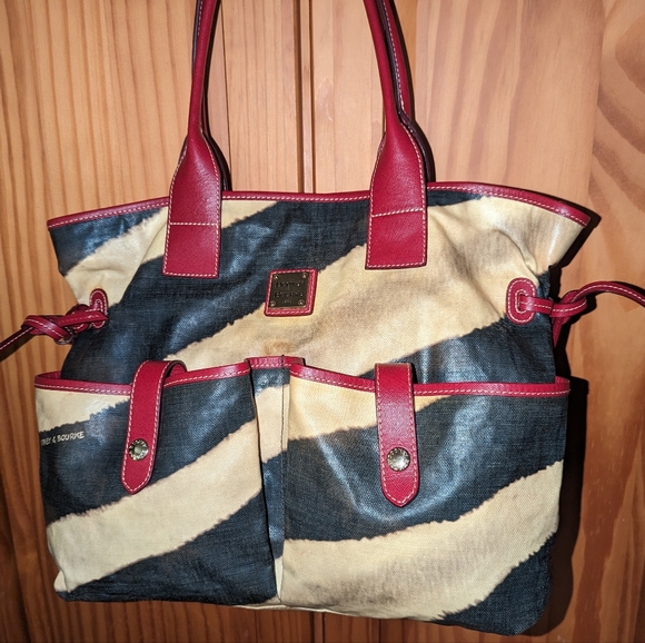 Vintage Dooney and Bourke canvas coated animal print large handbag. - Picture 4 of 15